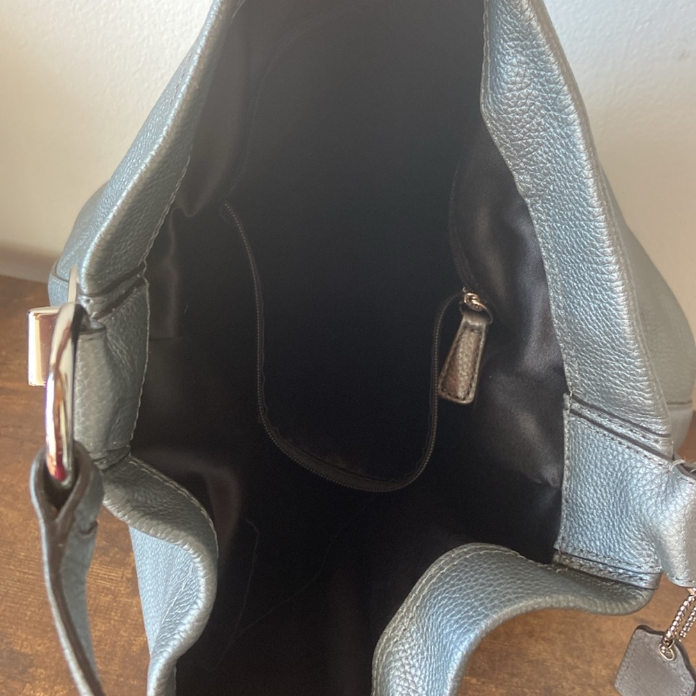EUC Coach Pebbled Leather Shoulder Bag - Picture 12 of 16